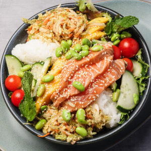 Poke Bol salade fraîche avec légumes croquants saumon poulet chez Picotti Laval